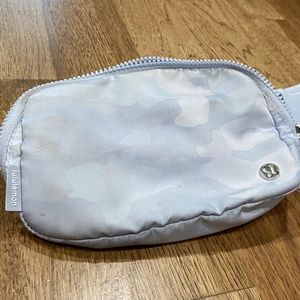 Lululemon Everywhere Belt Bag